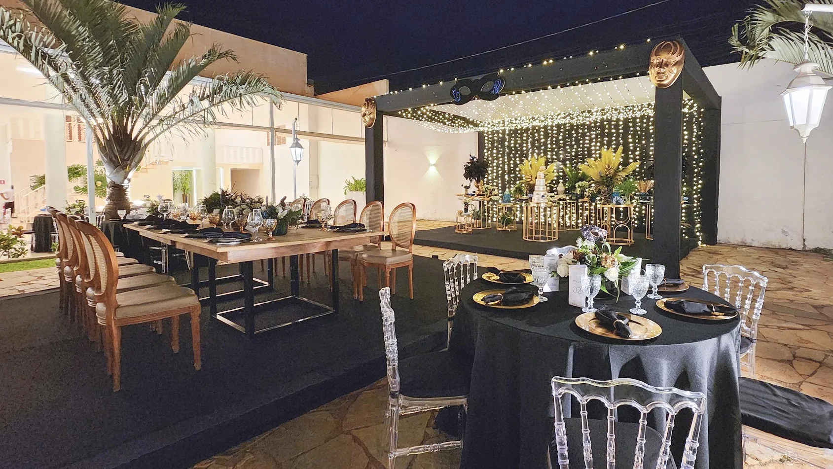 Decoração para evento noturno na área externa